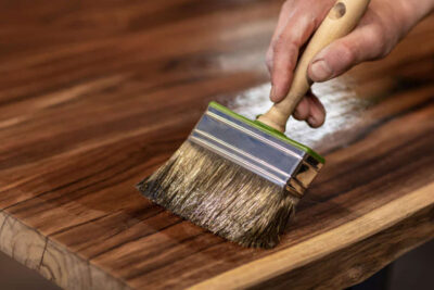 پارافین مایع برای چوب: راهنمای کامل محافظت، جلادهی و آبگریزی | شرکت کیمیا فرایند رازی